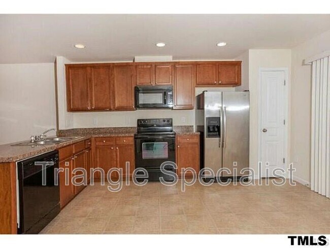 Building Photo - 8549 Quarton Dr