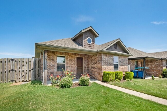 Building Photo - Quiet Cul-De-Sac Home in Bentonville!