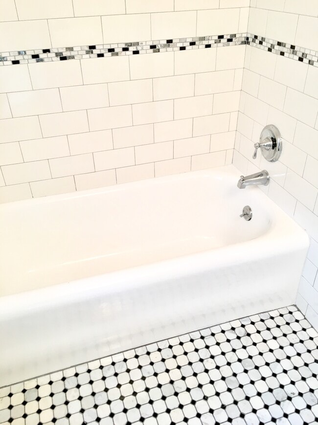 Building Photo - 2628 Traymore Rd