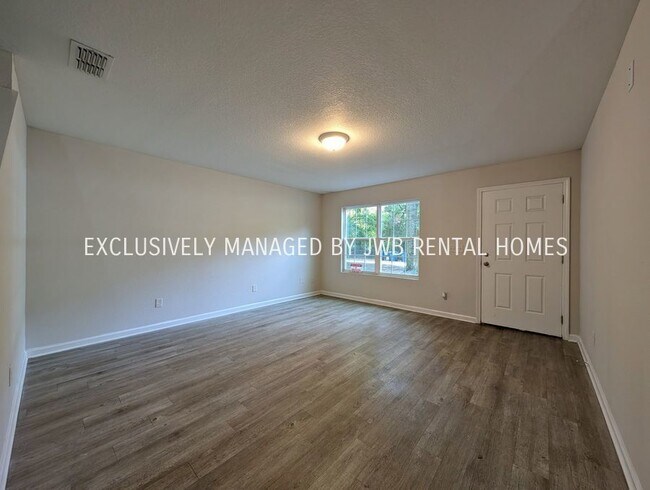 Building Photo - 2045 3rd St