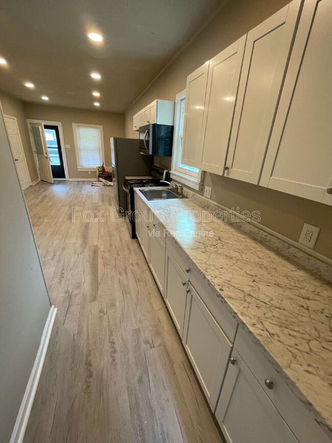 Building Photo - 207 N Meriah St