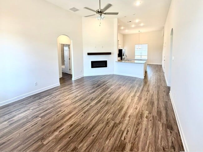 Building Photo - 130 Primrose Ln