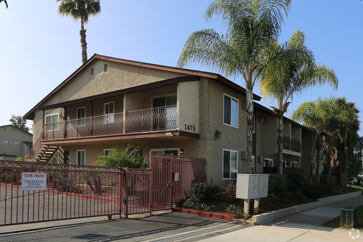 Primary Photo - Oakdale Village