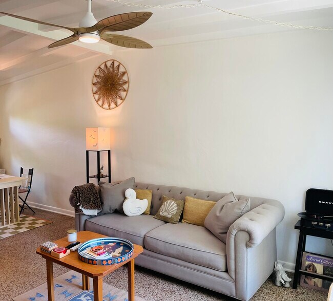Foto del edificio - 5523 Columbus Rd