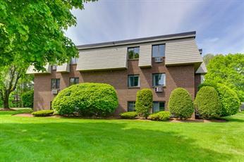 Photo - 13 Hallmark Gdns (Burlington, MA)