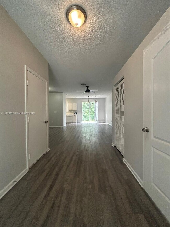 Building Photo - 4752 NW 59th Manor