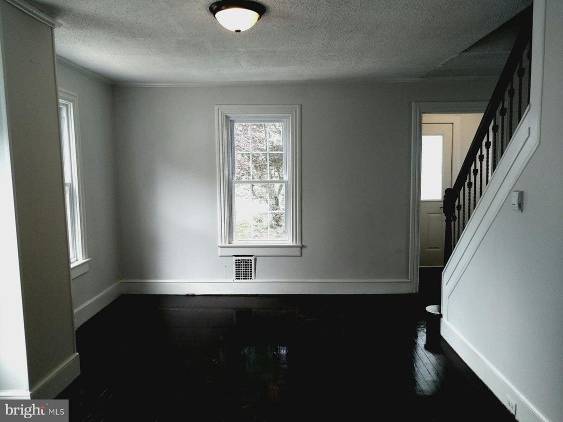 Primary Photo - 109 Pearl St