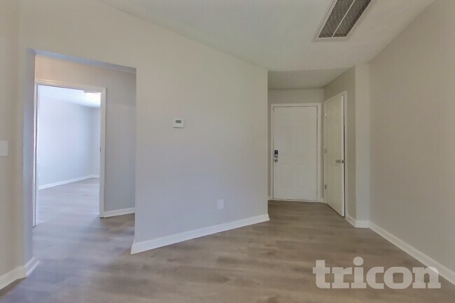Foto del edificio - 118 Taylor Knoll Way