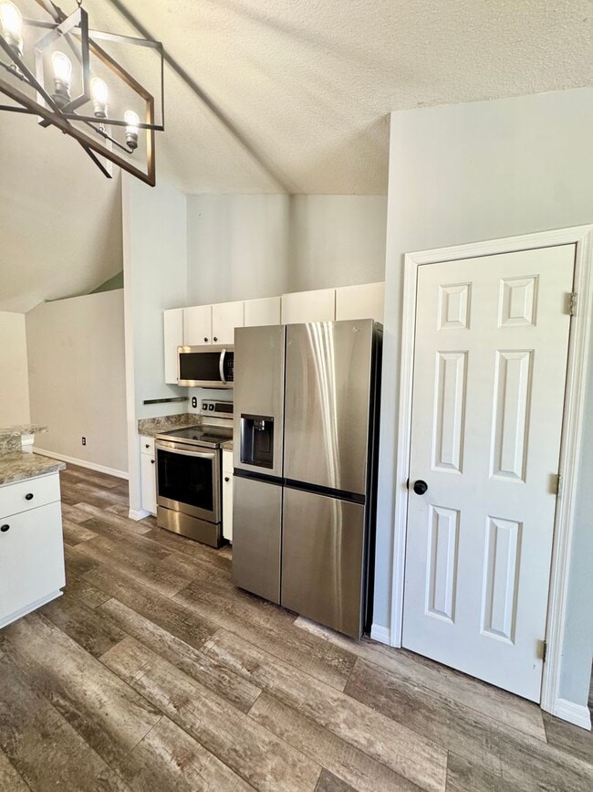 Building Photo - Spacious 3 Bedroom 2 Bath home, close to lake Minneola and Downtown Clermont