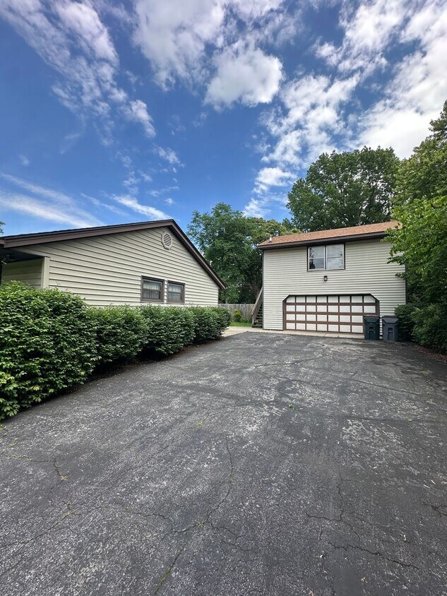 Building Photo - 279 Mockingbird Ln