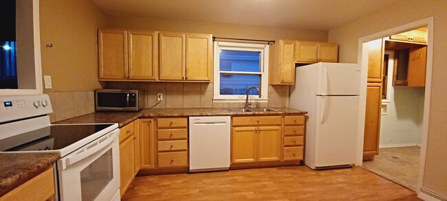 Foto del edificio - Charming updated 2-bed, 1-bath, 1-car gara...