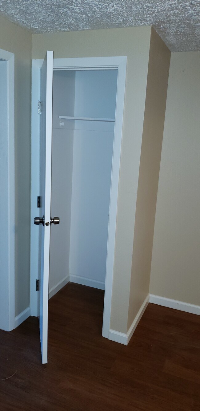 Building Photo - 311 Meadow Dr