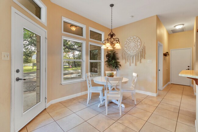 Building Photo - 3701 Del Robles Dr