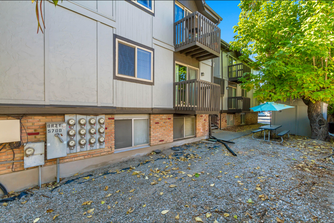 Foto del edificio - Beautiful Remodeled Condo in Great Location!