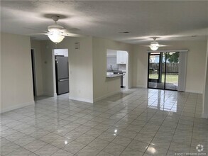 Building Photo - 160 SE Lakehurst Dr