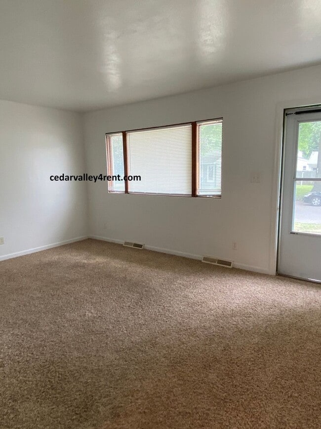 Building Photo - 717 Bismark Ave