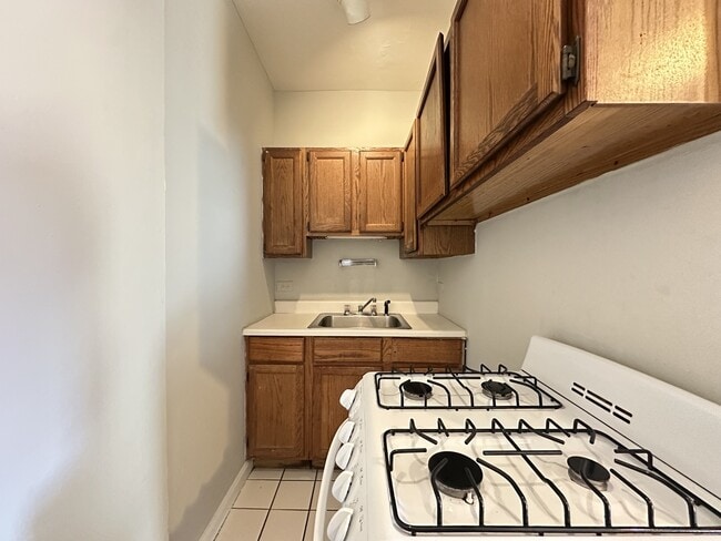 Building Photo - 457 W Melrose
