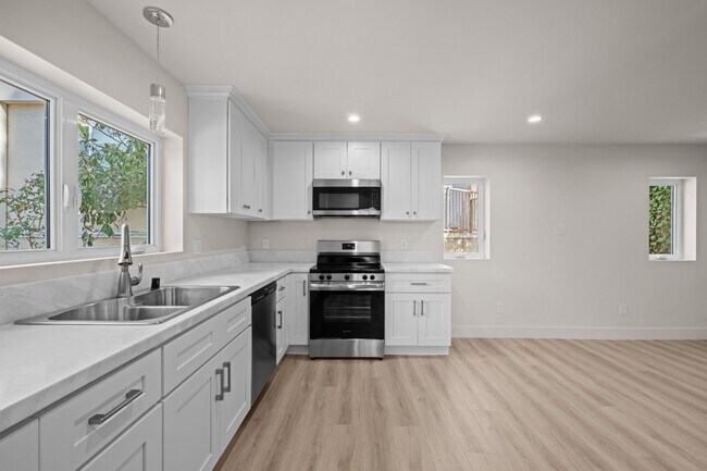 Building Photo - BRAND NEW | 2 BED 2 BATH ADU | IN-UNIT WASHER/DRYER | PRIME PICO-ROBERTSON LOCATION