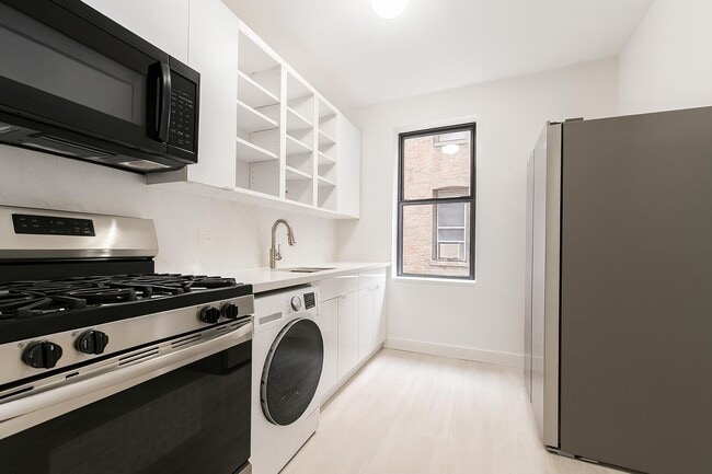 Building Photo - 3415 Broadway