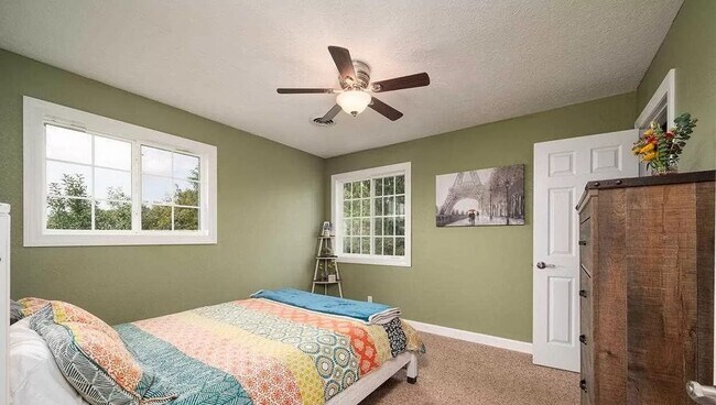Foto del edificio - Cute 5 Bedroom in Country Setting Close to...