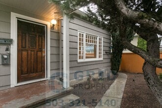 Building Photo - 4124 SE Caruthers St