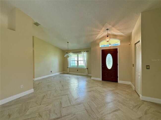 Building Photo - 31 Eastmoor Ln