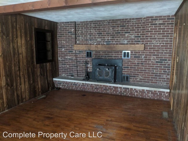 Building Photo - 3 br, 1 bath House - 521 N Meridian