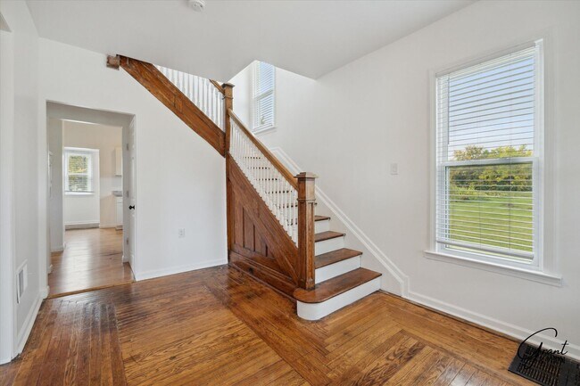 Foto del edificio - 242 Harmon St