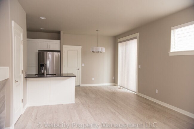 Building Photo - Beautiful Home in SW Redmond!