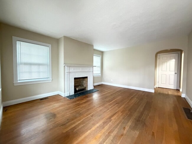 Photo - 825 Parkway Dr House