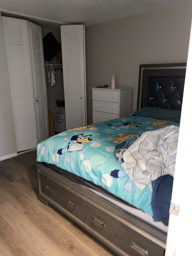 Building Photo - "Charming 3-Bed Gem with 2 Bathrooms in Greenwood Village – Your Cozy 1199 Sq Ft Retreat!"