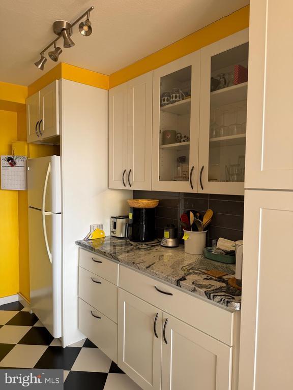 Foto del edificio - 604 S Washington Square