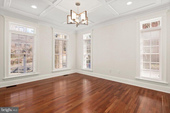 Foto del edificio - 4220 Van Ness St NW