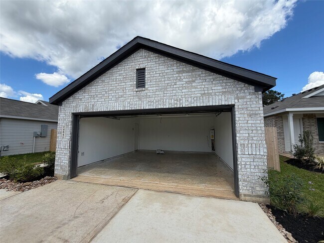 Building Photo - 14841 N Ascot Bnd Cir