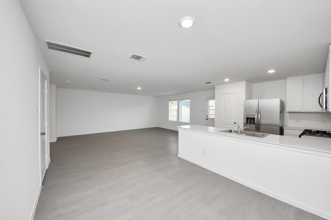 Building Photo - 3073 Fantasy Ter Dr