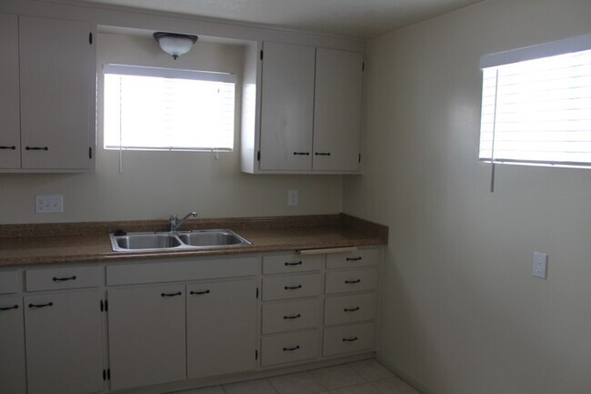 Foto del edificio - 268 N 2nd W