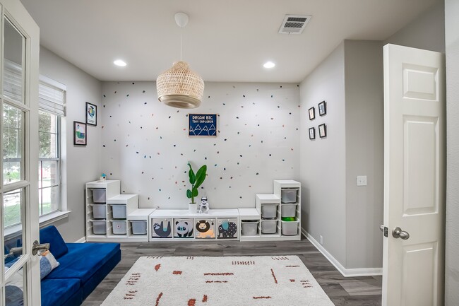 Building Photo - 2149 Paradise Ridge Dr