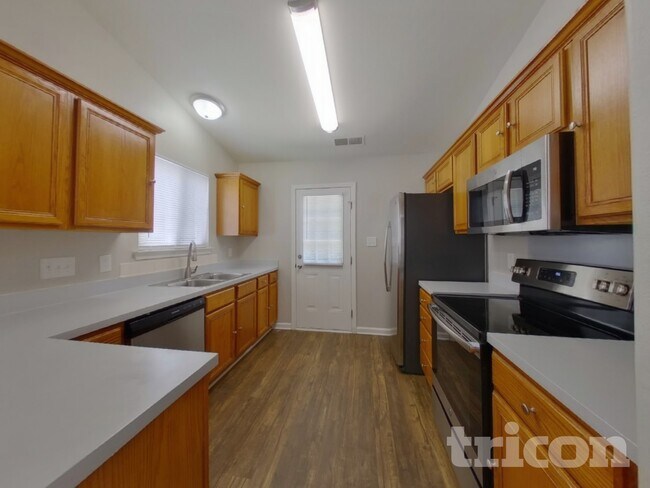 Building Photo - 3033 Salmon River Dr
