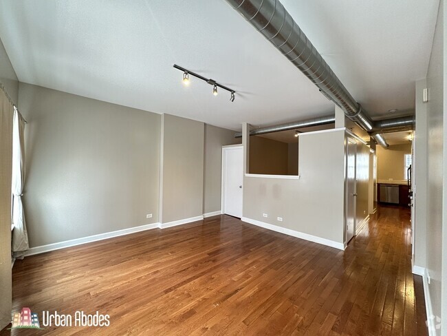 Building Photo - 674 N Orleans St