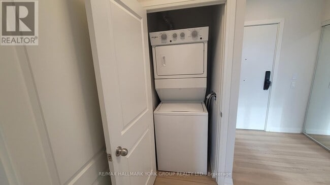 Building Photo - 13042 Yonge St