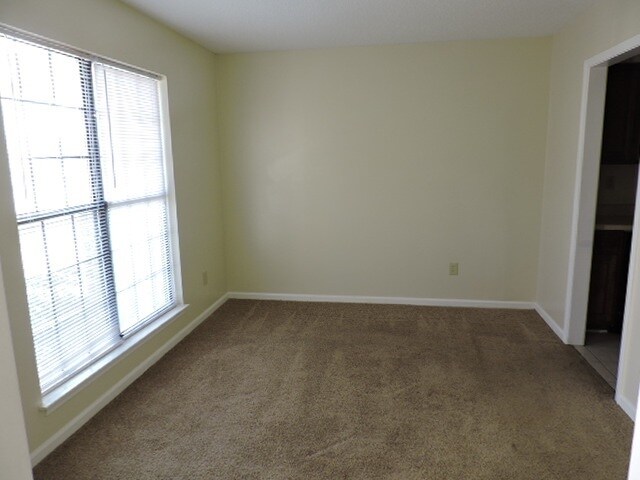 Foto del edificio - 6820 Rockingham Rd