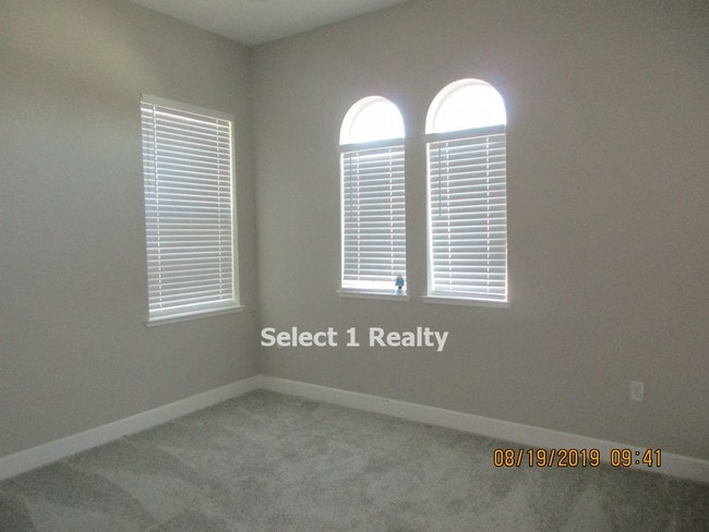 Building Photo - 60 Freeport Ct