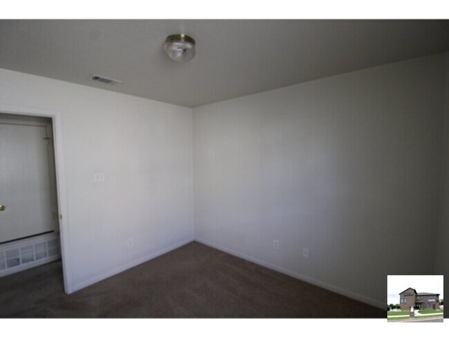 Foto del edificio - 4107 Primrose Dr