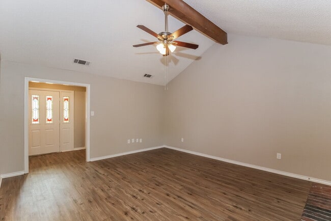 Building Photo - 217 Tanglewood St