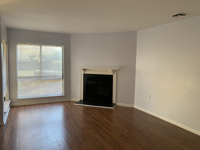 Building Photo - 4823 Spring Lake Dr