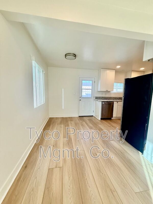 Foto del edificio - 980 Ebony Ave