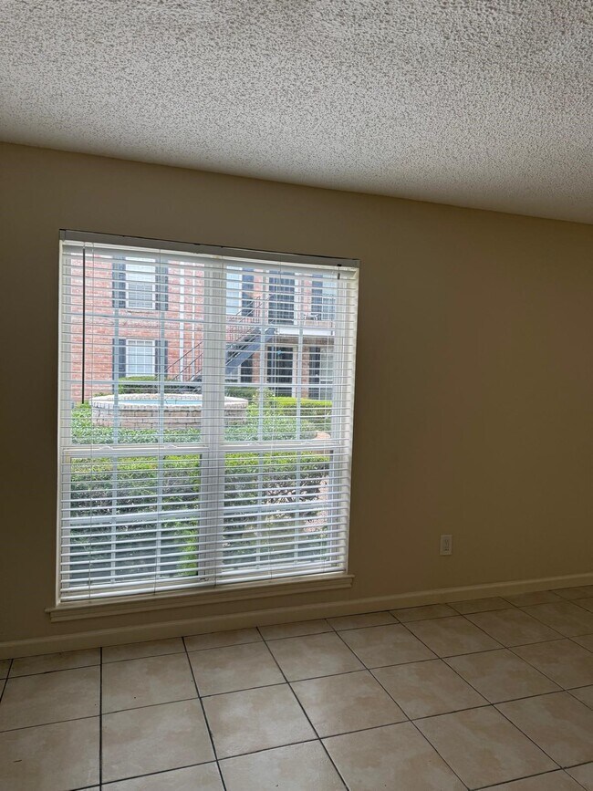 Building Photo - 6402 Del Monte Dr