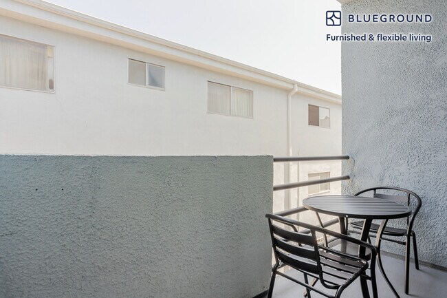 Foto del edificio - 711 N Sweetzer Ave