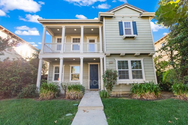Foto principal - 638 W Gravino Dr