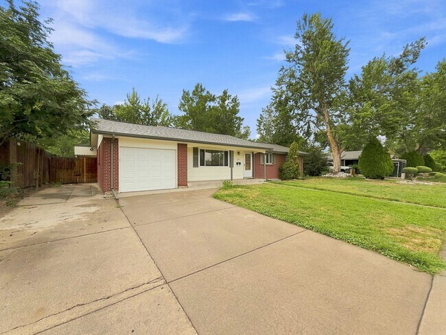 Foto del edificio - Large Arvada house with yard